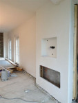 Haardpartij en flatscreen / wanden strak gestucadoord
